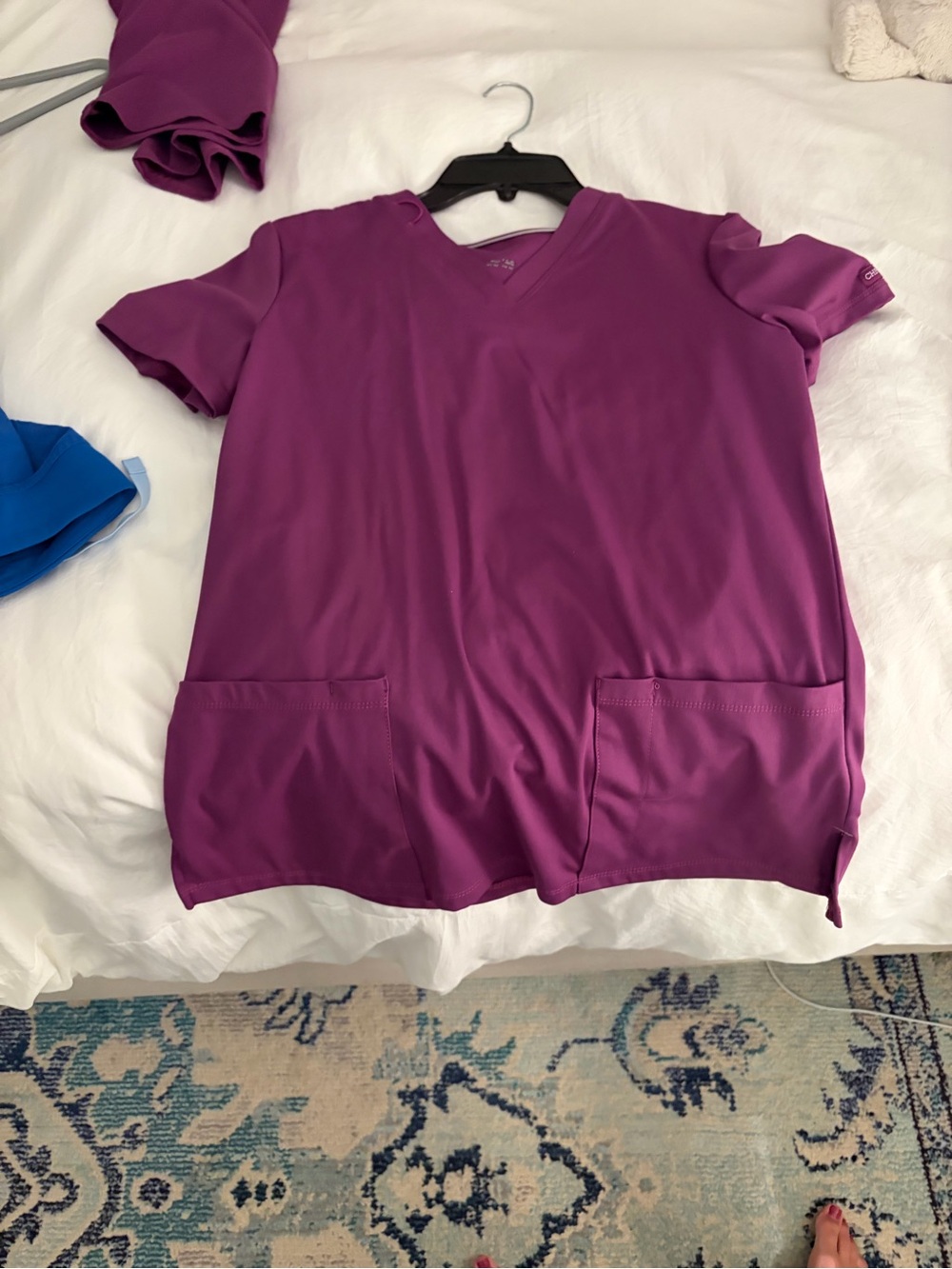 Women’s V-Neck scrub Pocket Top in Plum
